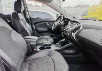 Подержанный автомобиль Hyundai ix35 2013 года (9 фото)