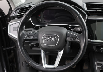 Подержанный автомобиль Audi Q3 2021 года (18 фото)