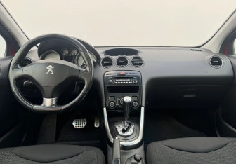 Подержанный автомобиль Peugeot 308 Hatchback 2012 года (9 фото)