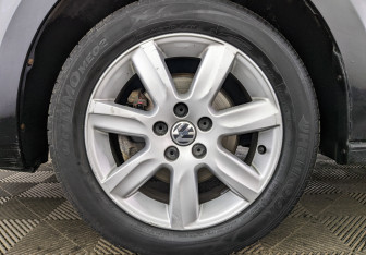 Подержанный автомобиль Volkswagen Polo Sedan 2012 года (12 фото)