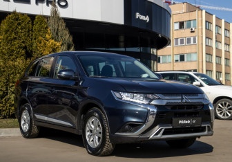 Подержанный автомобиль Mitsubishi Outlander 2021 года (2 фото)