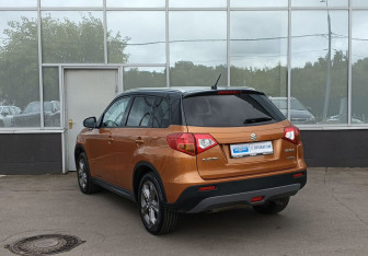 Подержанный автомобиль Suzuki Vitara 2017 года (7 фото)