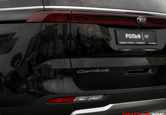 Подержанный автомобиль Kia Carnival 2021 года (31 фото)