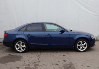 Подержанный автомобиль Audi A4 Sedan 2015 года (7 фото)
