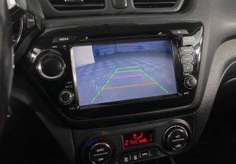 Подержанный автомобиль Kia Rio Hatchback 2015 года (15 фото)