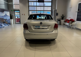 Подержанный автомобиль Volkswagen Polo Sedan 2011 года (5 фото)