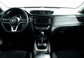 Подержанный автомобиль Nissan X-Trail 2022 года (11 фото)
