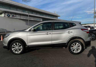 Подержанный автомобиль Nissan Qashqai 2015 года (8 фото)