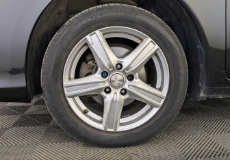 Подержанный автомобиль Nissan Tiida Hatchback 2015 года (12 фото)