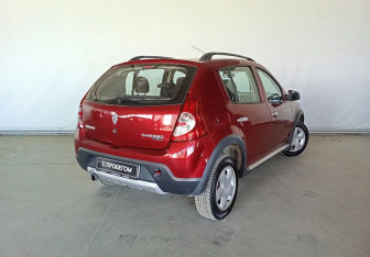 Подержанный автомобиль Renault Sandero 2011 года (6 фото)