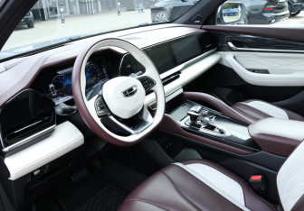 Подержанный автомобиль Geely Monjaro 2023 года (13 фото)