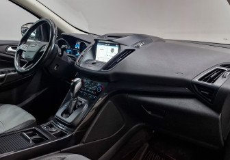 Подержанный автомобиль Ford Kuga 2017 года (13 фото)