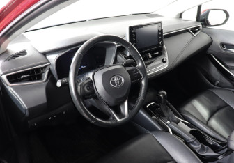 Подержанный автомобиль Toyota Corolla Sedan 2019 года (9 фото)