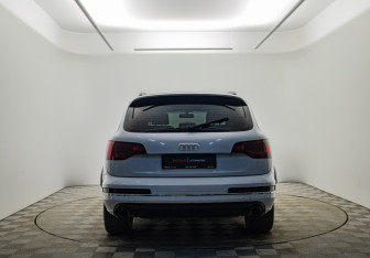 Подержанный автомобиль Audi Q7 2013 года (6 фото)