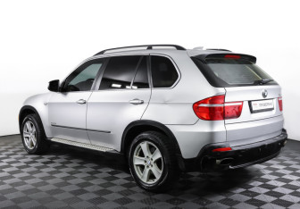 Подержанный автомобиль BMW X5 2009 года (7 фото)