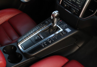 Подержанный автомобиль Porsche Macan 2015 года (15 фото)