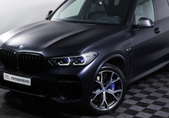 Подержанный автомобиль BMW X5 2022 года (24 фото)