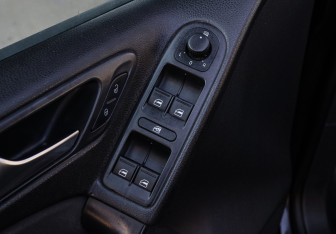 Подержанный автомобиль Volkswagen Golf Hatchback 2012 года (13 фото)