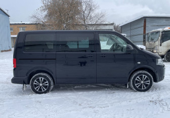 Подержанный автомобиль Volkswagen Caravelle 2013 года (4 фото)