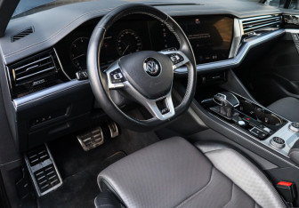 Подержанный автомобиль Volkswagen Touareg 2019 года (15 фото)