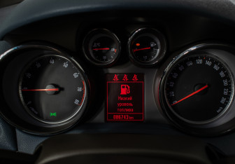 Подержанный автомобиль Opel Mokka 2014 года (12 фото)