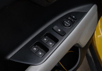 Подержанный автомобиль Kia Stonic 2018 года (13 фото)