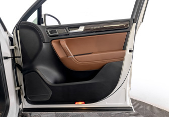 Подержанный автомобиль Volkswagen Touareg 2014 года (25 фото)