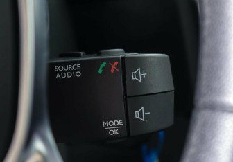 Подержанный автомобиль Renault Sandero 2018 года (14 фото)