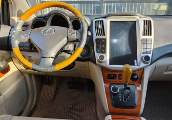 Подержанный автомобиль Lexus RX 2008 года (19 фото)
