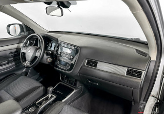 Подержанный автомобиль Mitsubishi Outlander 2018 года (7 фото)