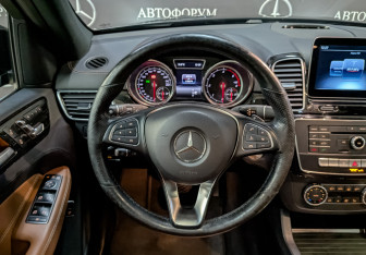 Подержанный автомобиль Mercedes-Benz GLE 2018 года (22 фото)