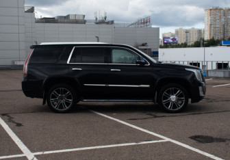 Подержанный автомобиль Cadillac Escalade Suv 2016 года (4 фото)