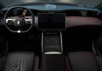 Подержанный автомобиль Avatr 11 2023 года (11 фото)