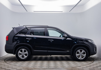 Подержанный автомобиль Kia Sorento 2014 года (6 фото)