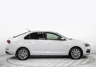 Подержанный автомобиль Skoda Rapid Liftback 2021 года (4 фото)