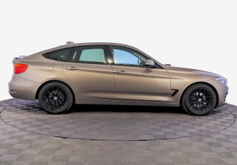 Подержанный автомобиль BMW M3 Sedan 2015 года (4 фото)