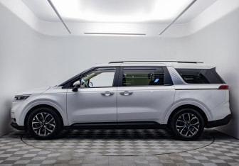 Подержанный автомобиль Kia Carnival 2020 года (8 фото)