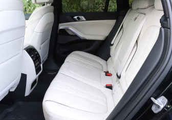 Подержанный автомобиль BMW X6 2021 года (10 фото)