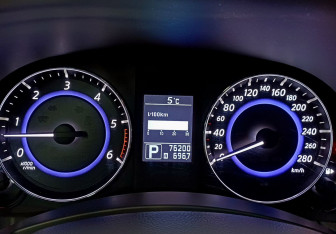 Подержанный автомобиль Infiniti QX70 2013 года (27 фото)