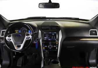 Подержанный автомобиль Ford Explorer 2012 года (15 фото)