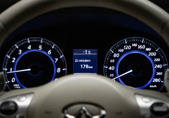 Подержанный автомобиль Infiniti FX 2013 года (11 фото)