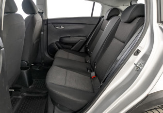 Подержанный автомобиль Kia Rio Hatchback 2021 года (17 фото)