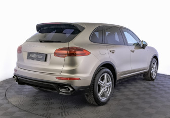 Подержанный автомобиль Porsche Cayenne 2014 года (5 фото)