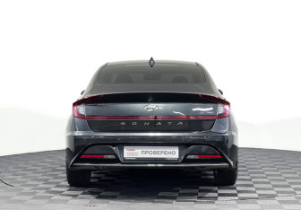 Подержанный автомобиль Hyundai Sonata 2022 года (6 фото)
