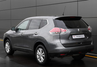 Подержанный автомобиль Nissan X-Trail 2016 года (7 фото)