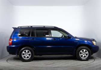 Подержанный автомобиль Toyota Highlander 2002 года (4 фото)