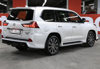 Подержанный автомобиль Lexus LX 2018 года (5 фото)