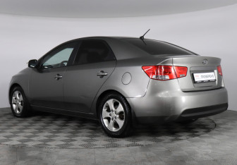Подержанный автомобиль Kia Cerato Sedan 2009 года (4 фото)