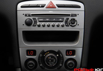 Подержанный автомобиль Peugeot 308 Hatchback 2008 года (13 фото)