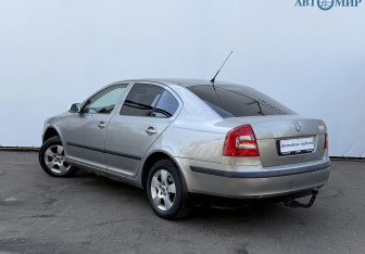 Подержанный автомобиль Skoda Octavia Liftback 2008 года (7 фото)